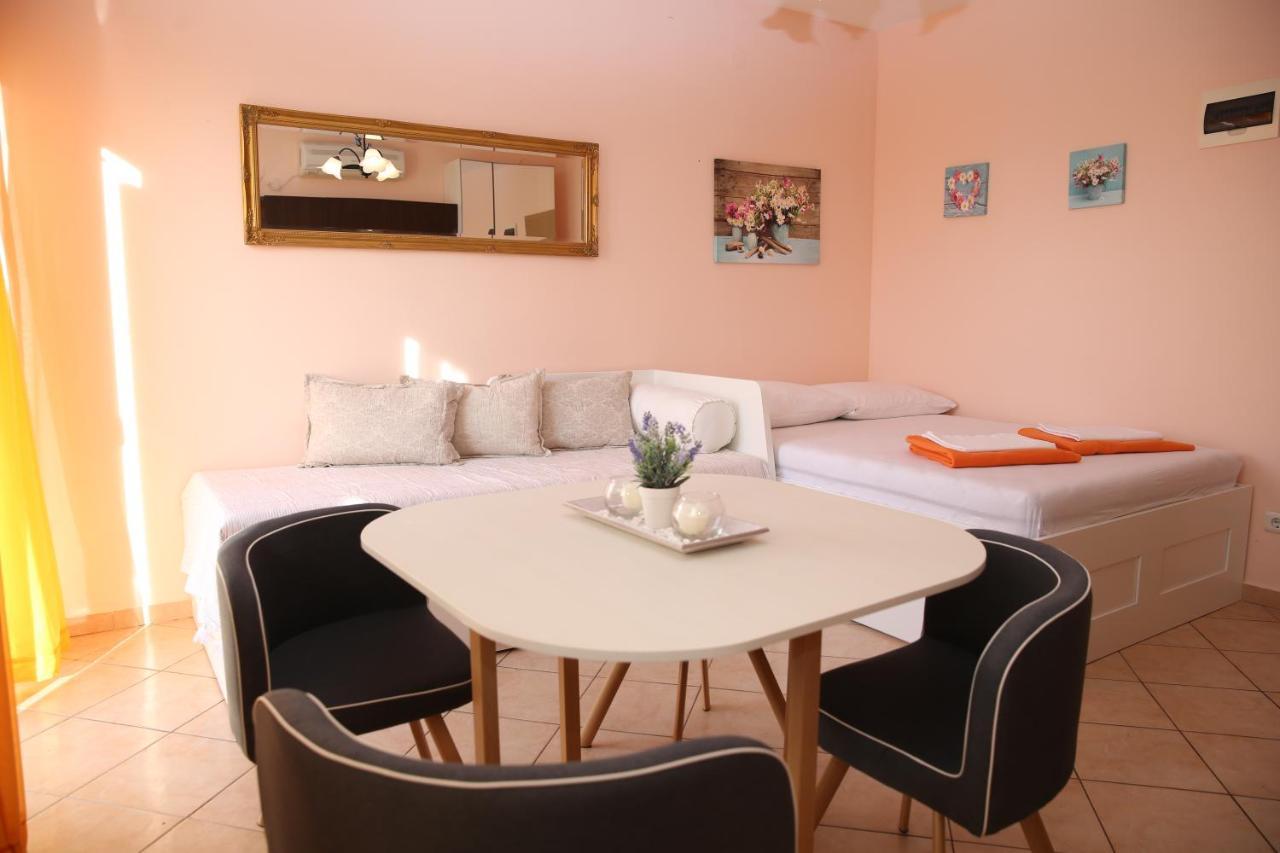 קריקווניצה Villa Mit Whirlpool Fuer 32 Per מראה חיצוני תמונה